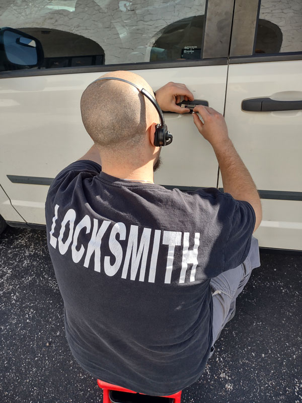Minute Locksmiths logo on a keychain.